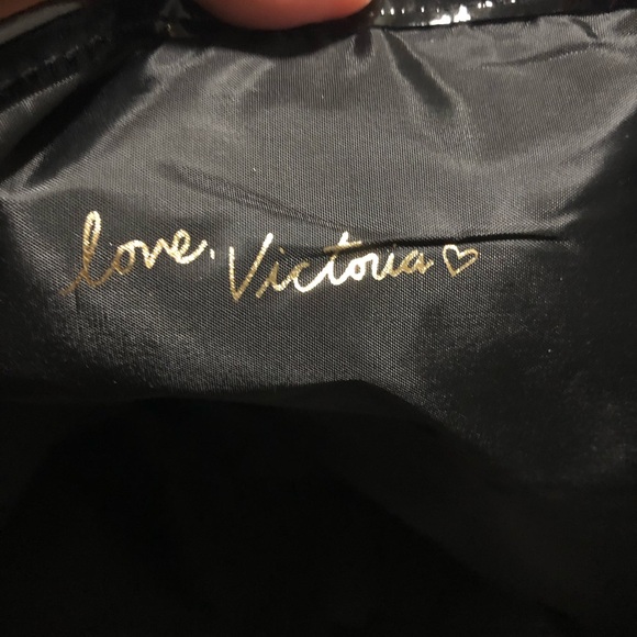 VICTORIA’S SECRET N.W.T. Shoulder,/Tote Black Bag 19” X 11” Tiger Pouch 8”X6”NEW - Picture 4 of 14